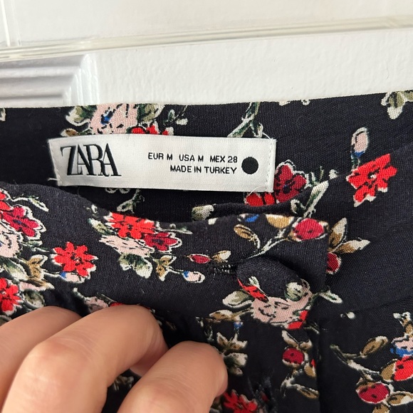 Zara Floral Skirt - Medium - Picture 2 of 3